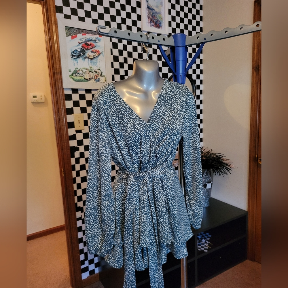 Pretty Gradens Romper - Picture 2 of 5